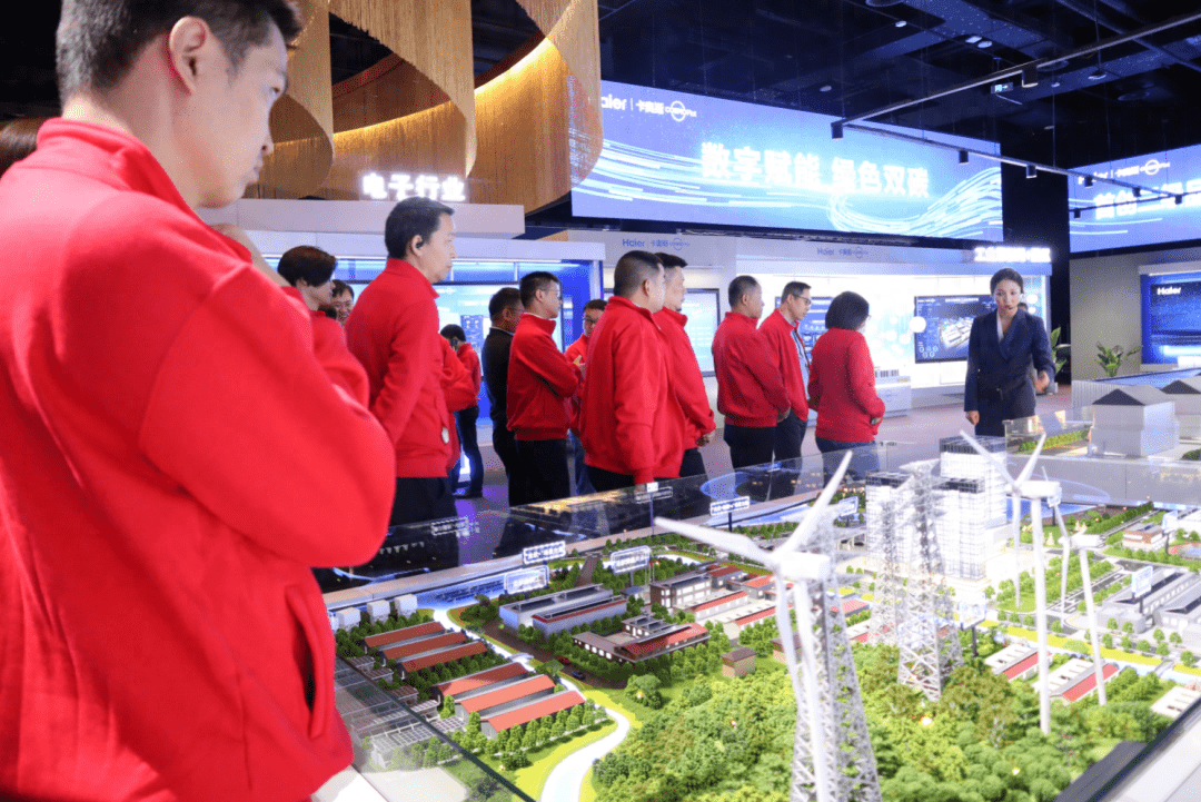 走進(jìn)海爾中央空調(diào)互聯(lián)工廠 文化驅(qū)動(dòng)企業(yè)創(chuàng)新